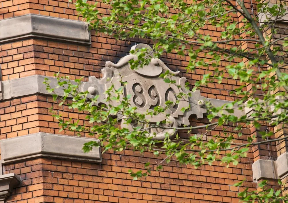 Friedrich-Ebert-Straße 96 vor der Sanierung mit Plattenfassade