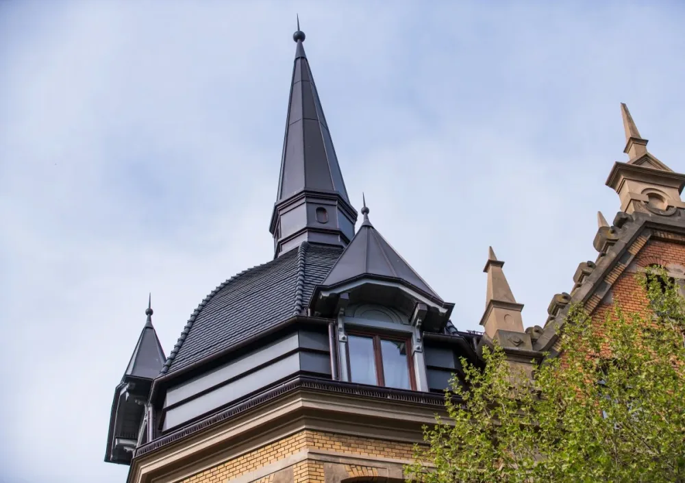 Dacharbeiten und Turmspitze Friedrich-Ebert-Straße 96, Bild 2
